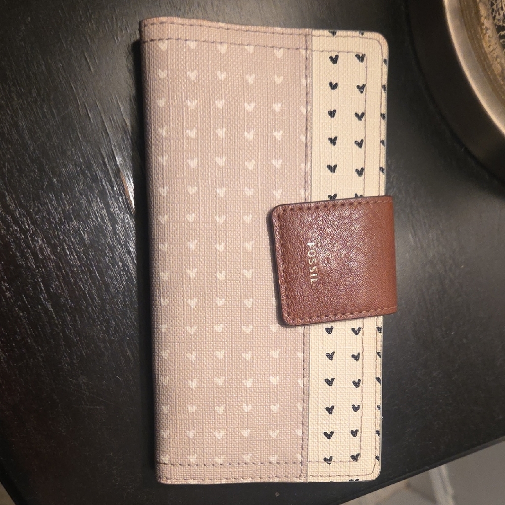 Fossil Cream and Brown Heart Pattern Wallet